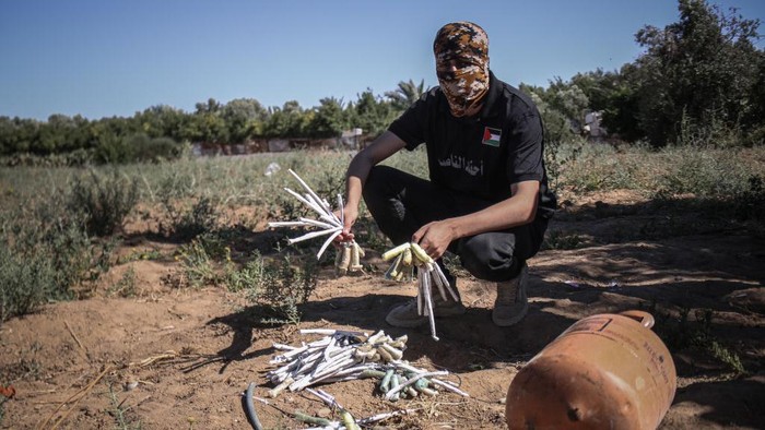 Serangan Balon Api Terus Dikirim ke Israel Serangan balon api menandai gejolak besar pertama antara Israel dan Gaza sejak gencatan senjata pada 21 Mei lalu.