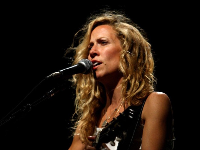 SAVONA, ITALY - JULY 07:  Singer Sheryl Crow performs on July 7, 2008 in Savona, Italy.  (Photo by Vittorio Zunino Celotto/Getty Images)