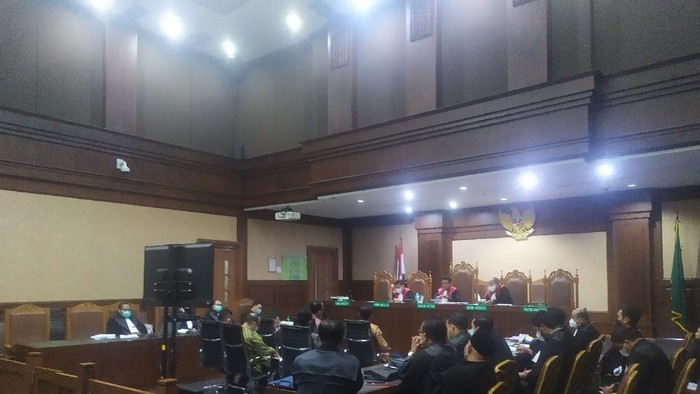 Sidang kasus suap ekspor benur dengan terdakwa Edhy Prabowo berlangsung hingga sepertiga akhir malam.