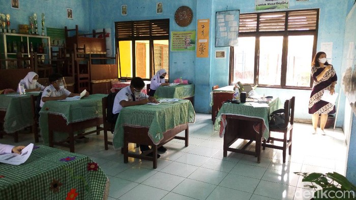 Suasana simulasi pembelajaran tatap muka (PTM) di SMPN 7 Kota Medan (Datuk Haris Molana/detikcom)