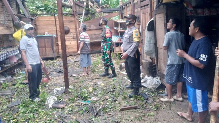 Tiga Desa di Kecamatan Watulimo Trenggalek Terdampak Longsor dan Pohon Tumbang
