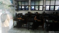 Dengan peningkatan kasus signifikan, pelaksanaan pembelajaran tatap muka dilaksanakan berdasarkan protokol kesehatan yang sudah ada.