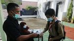 Uji Coba Sekolah Tatap Muka di Tengah Melonjaknya COVID-19