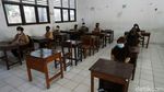 Uji Coba Sekolah Tatap Muka di Tengah Melonjaknya COVID-19