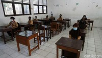 Pemprov DKI Jakarta memastikan uji coba sekolah tatap muka tetap dilanjutkan meskipun tren jumlah kasus COVID-19 meningkat.