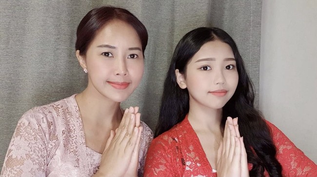 Yannie Kim dan putri sulungnya dikenal akrab dan aktif di YouTube. Ibu dan anak ini beberapa kali memamerkan bakat menyanyi dan membawakan lagu ‘Aku Pasti Bisa’ milik Citra Scholastika dan Hati yang Kau Sakiti milik Rossa. Foto: dok. Instagram soobin.ko