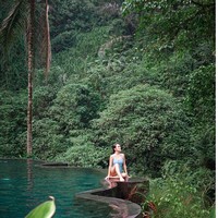 Shandy Aulia tak ragu untuk memamerkan foto seksinya dalam balutan baju renang meski kerap dikritik. (Foto: Instagram)