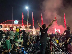 Persebaya Ultah, Puluhan Ribu Bonek Padati Tengah Kota Surabaya