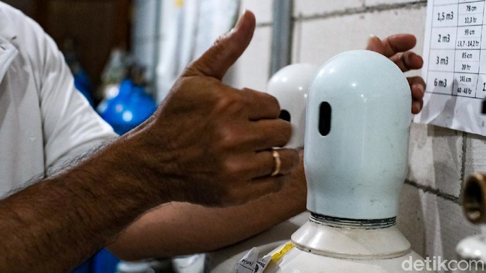 Kasus COVID-19 di Indonesia tengah mengalami lonjakan. Pada periode ini, kebutuhan oksigen medis ikut meningkat.