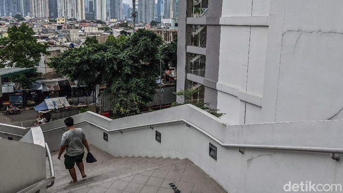 Rusun Pasar Rumput Manggarai disiapkan jadi lokasi isolasi pasien COVID-19 di Ibu Kota. Rusun itu nantinya akan jadi tempat isolasi pasien dengan kategori OTG.