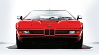 Kidney grill pada BMW 1500 (dan saudaranya 1600, 1800 dan 2000) mirip dengan BMW 503, tetapi yang membedakan grill BMW 1500 tersambung secara horisontal dengan grill di sisi kanan-kirinya. Model grill seperti ini sempat populer dan digunakan hingga 1980-an, oleh Seri 02 (1966), sedan BMW 2500 dan 2800 (1968), termasuk BMW 2800 CS Coupe (1968) dan varian legendaris BMW 3.0 CS, CSi, dan CSL. Foto: BMW