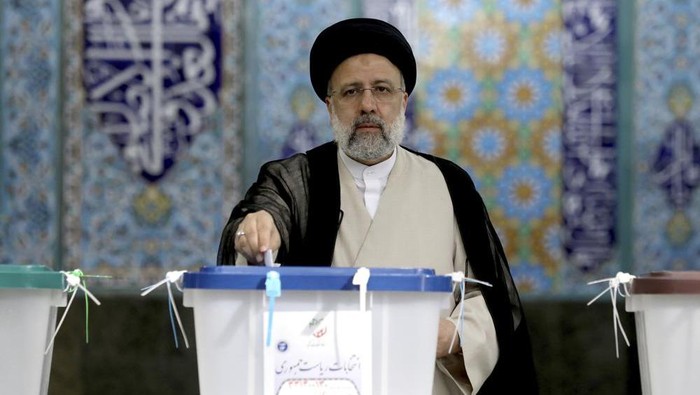 Ebrahim Raisi, a candidate in Irans presidential elections, casts his vote at a polling station in Tehran, Iran Friday, June 18, 2021. Iran began voting Friday in a presidential election tipped in the favor of a hard-line protege of Supreme Leader Ayatollah Ali Khamenei, fueling public apathy and sparking calls for a boycott in the Islamic Republic. (AP Photo/Ebrahim Noroozi)