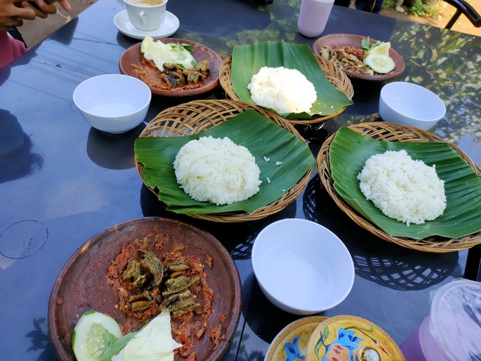 Warung Kali Brantas, Rumah Makan Tradisional di Tepi Sungai Brantas