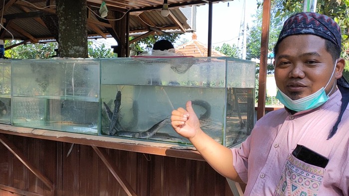Galeri Warung Kali Brantas Warung Kali Brantas, Rumah Makan Tradisional di Tepi Sungai Brantas