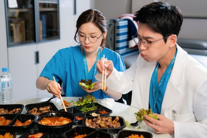 Hospital Playlist 2 Tayang, Intip Lagi 8 Makanan yang Pernah Bikin Ngiler Hospital Playlist 2 Tayang, Intip Lagi 8 Makanan yang Pernah Bikin Ngiler