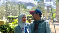 Foto-foto mesra seperti ini yang awalnya ada di Instagram Adlila Jelita pun kini raib. Foto: Instagram: @dhila_bekti