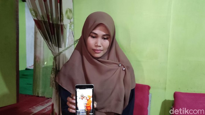 Istri ABK yang suaminya terlantar di Timor Leste (Hermawan/detikcom).