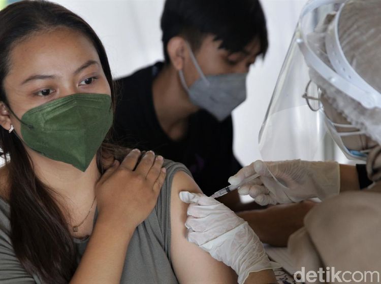 Jakarta Gencar Vaksinasi Massal di Tengah Melonjaknya Kasus Corona
