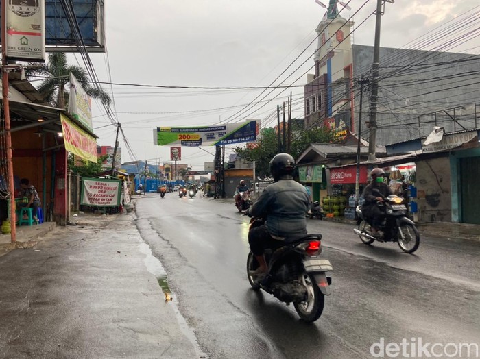 Jl Ceger Raya, Pondok Karya, Pondok Aren, Tangerang Selatan. (Annisa Rizky Fadhila/detikcom)