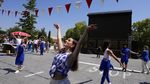 Kembali Dibuka, Warga Italia Ramai-ramai Bermain di Taman Hiburan