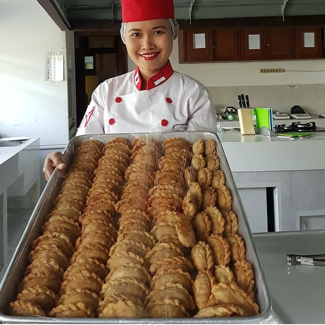 Keren! Wanita Asal Grobogan Ini Sukses Jualan Kue Tradisional di Dubai