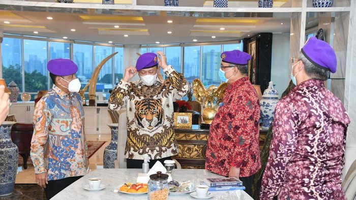 Ketua MPR RI Bambang Soesatyo diangkat menjadi Dewan Kehormatan Komando Resimen Mahasiswa (Menwa), Kamis (17/6/2021).