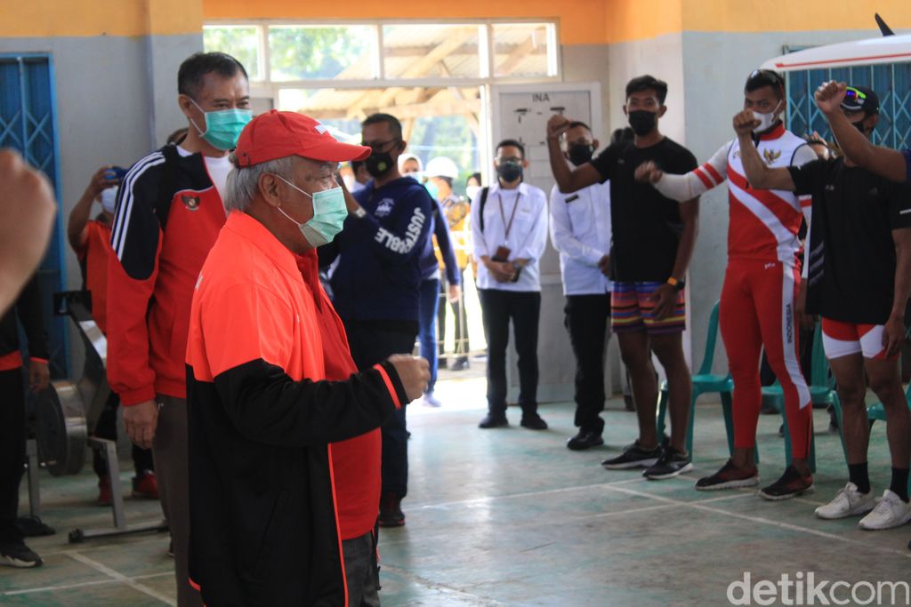 Ketua Umum Pengurus Besar Persatuan Olahraga Dayung Seluruh Indonesia (PODSI) Basuki Hadimuljono