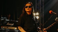 Jamrud dan Kunto Aji memiliki warna musik yang berbeda. Kolaborasi lintas genre tersebut bakal menjadi sesuatu yang menarik. Foto: Hartamurti/ dok. A Virtual Music Celebration