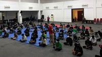 92 orang itu di antaranya 90 laki-laki dan 2 perempuan. Menurut Faqih, meski diamankan, namun mereka tidak akan ditahan, tapi hanya dilakukan tes swab. Sebab polisi akan melimpahkan mereka ke pihak Satpol PP untuk penanganan selanjutnya.  