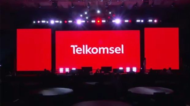 Telkomsel melakukan perubahan pada logo perusahaan yang kini lebih modern, berwarna, hingga futuristik.
