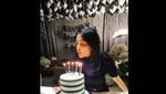 Manisnya Pose Lulu Tobing Saat Hangout dan Makan Bareng Keluarga
