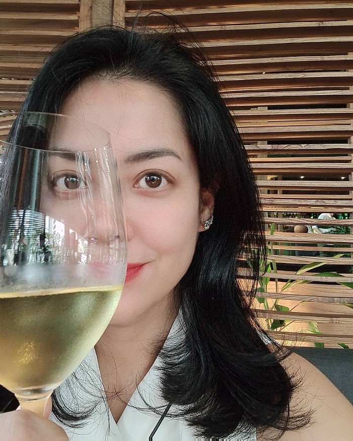 Manisnya Lulu Tobing Saat Hangout dan Makan Bareng Keluarga Manisnya Lulu Tobing Saat Hangout dan Makan Bareng Keluarga