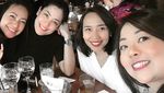 Manisnya Pose Lulu Tobing Saat Hangout dan Makan Bareng Keluarga