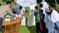 Personel Elfas Singer, Ucie Nurul itu kini melebarkan sayap kariernya menjadi produser musik dengan menangani mini album religi milik Endang Dwi Amperawati. Foto: dok. Uci Nurul