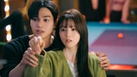 Song Kang dan Han So Hee berhasil menunjukkan chemistry yang luar biasa di drama ini. Foto: (dok. Netflix)