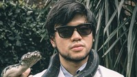 Nicholas Sean menumbuhkan berewok di wajahnya. Foto: Instagram Nicholas Sean