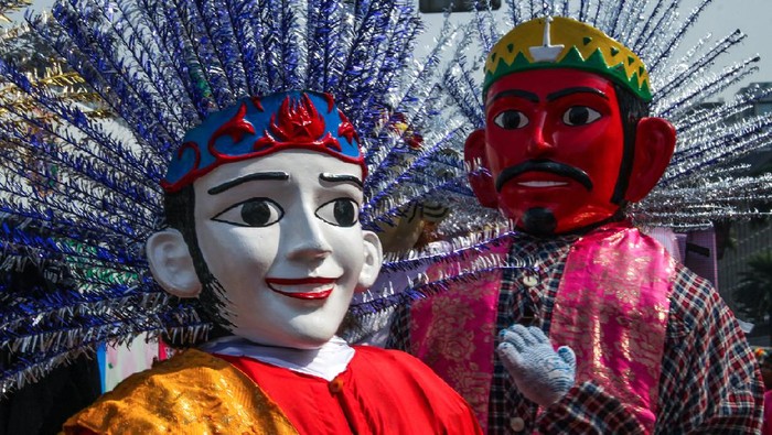 Jakarta, October 20, 2014 : Ondel-ondel were performed at a festival event in Jakarta, Indonesia. Ondel-Ondel is a kind of traditional performance from the native people of Jakarta and it is usually performed as a folk performance from Betawi, the . 