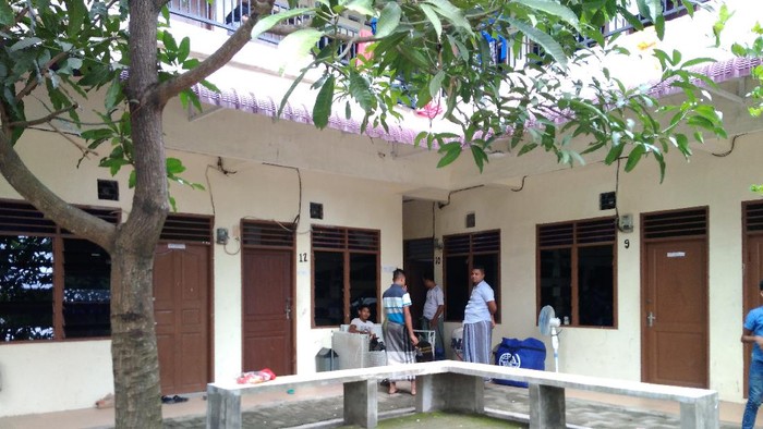 Para pengungsi Rohingya saat tiba di tempat penampungan di Medan (Datuk-detikcom)