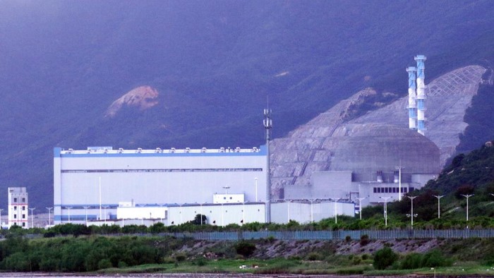 PLTN Taishan China dilaporkan mengalami kerusakan. Meski mengakui adanya kerusakan di tangki penyimpan uranium, China membantah adanya kebocoran radio aktif.