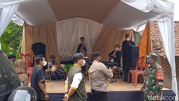 Petugas Hentikan Pesta Nikah di Sukabumi