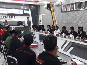 Polisi Gandeng Pendekar Lawan COVID-19 di Bojonegoro