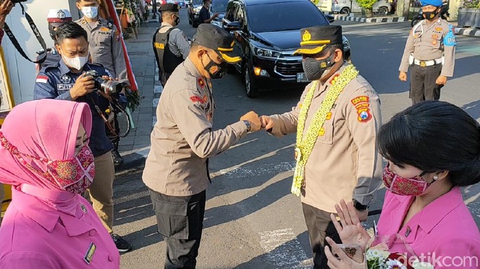 Kapolres Kediri Kota AKBP Eko Prasetyo diganti AKBP Wahyudi. Eko bersama anggotanya menggelar gowes perpisahan dan silaturahmi ke tokoh agama hingga Forkopimda.