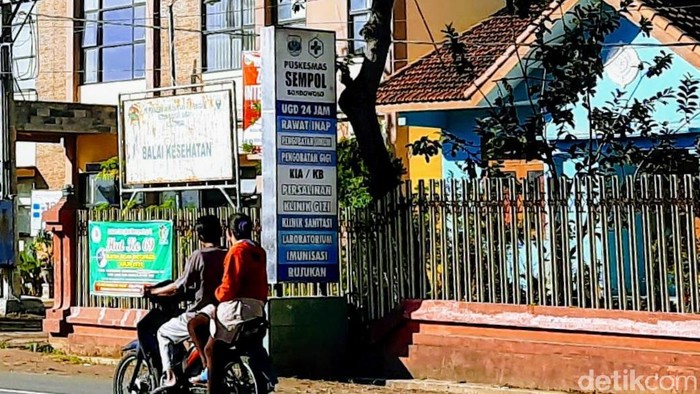 Puskesmas Ijen, Bondowoso ditutup sementara atau lockdown. Penutupan dilakukan setelah ada nakes yang dinyatakan positif COVID-19.