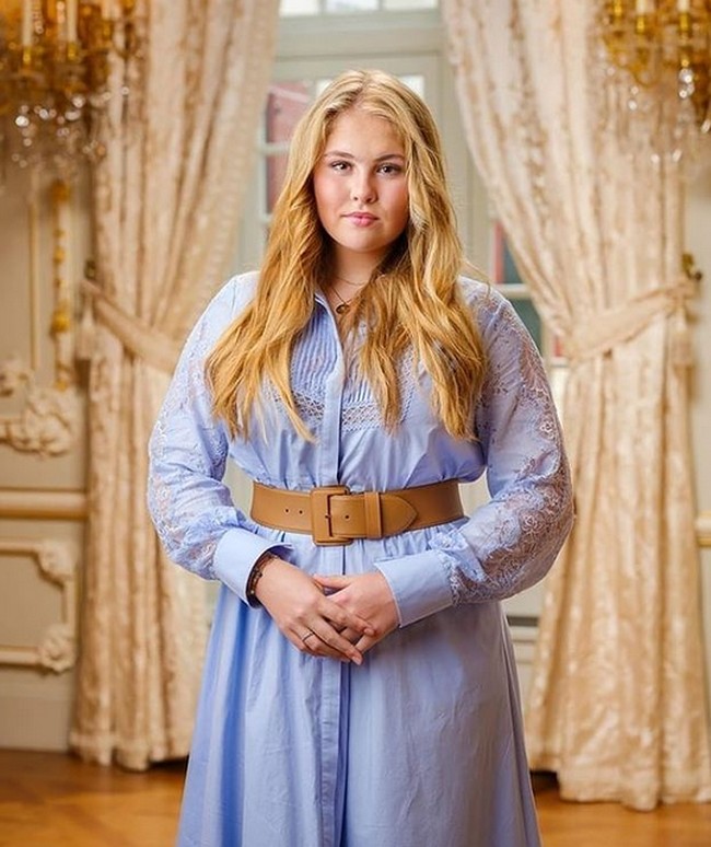 Pada Desember, Putri Amalia akan berusia 18 tahun, di mana secara hukum dia akan diberikan tunjangan tahunan sebesar 1,6 juta euro atau sekitar Rp 27 miliar sampai dia mengambil tugas kerajaan resminya sebagai ratu. Foto: Instagram