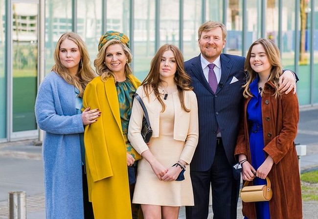 Pada 7 Desember 2021 saya akan berusia 18 tahun dan, menurut hukum, menerima tunjangan. Saya merasa itu tidak nyaman selama saya tidak melakukan apa pun sebagai balasannya, dan sementara siswa lain memiliki waktu yang jauh lebih sulit, terutama dalam periode virus corona ini, isi surat Putri Amalia. Foto: Instagram