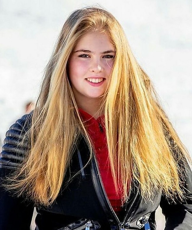 Putri Amalia juga memiliki sejumlah hobi. Seperti ski, menunggang kuda, hoki sampai bermain biola. Foto: Instagram