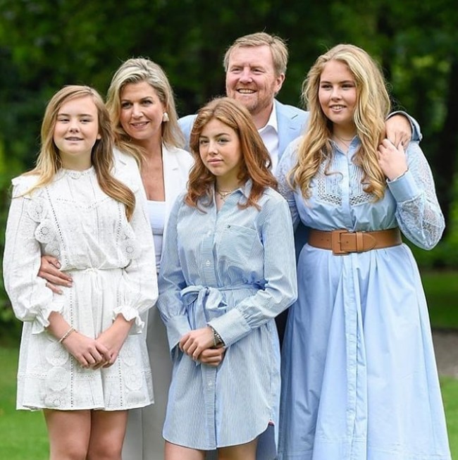 Calon Ratu Belanda, Putri Catharina Amalia masih berusia 17 tahun, tapi dia telah membuat keputusan penting di masa pandemi ini. Anak tertua dari Raja Willem Alexander dan Putri Maxima itu rupanya cukup sensitif dengan kondisi ekonomi negaranya saat ini sehingga dia memutuskan untuk tidak menerima tunjangan yang diberikan negara untuknya. Foto: Instagram
