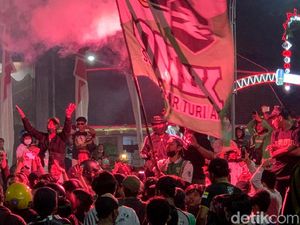 Penampakan Bonek Sesaki Surabaya Demi Rayakan Ultah Persebaya