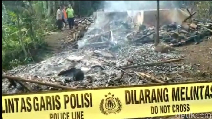 Rumah pasutri di Tasikmalaya dibakar anaknya sendirinya