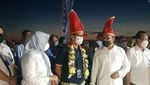Foto: Keliling Pantai Losari, Sandiaga dan Atta Naik Kapal Phinisi